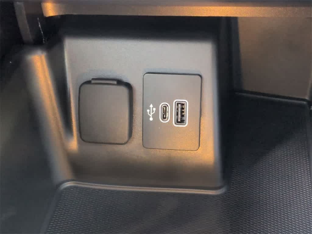 Thumbnail: 2025 Ford Explorer - 32