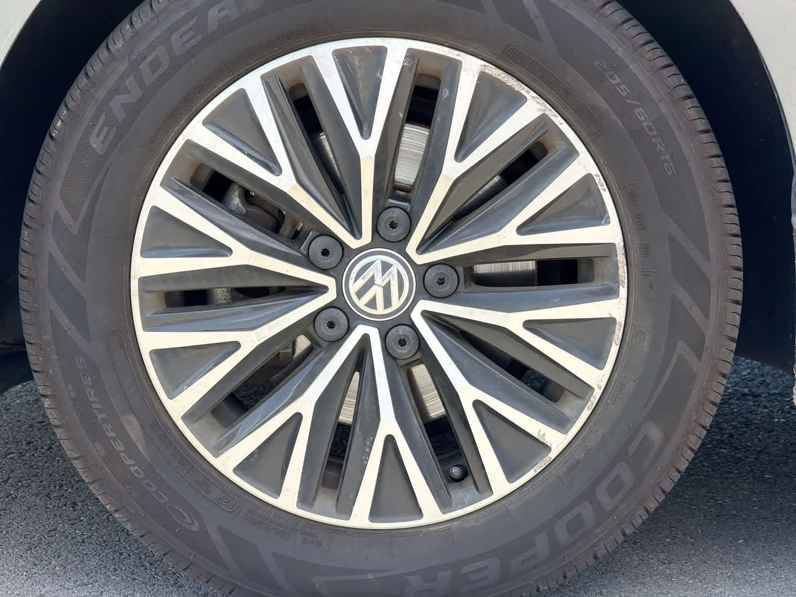 Thumbnail: 2019 Volkswagen Jetta - 14