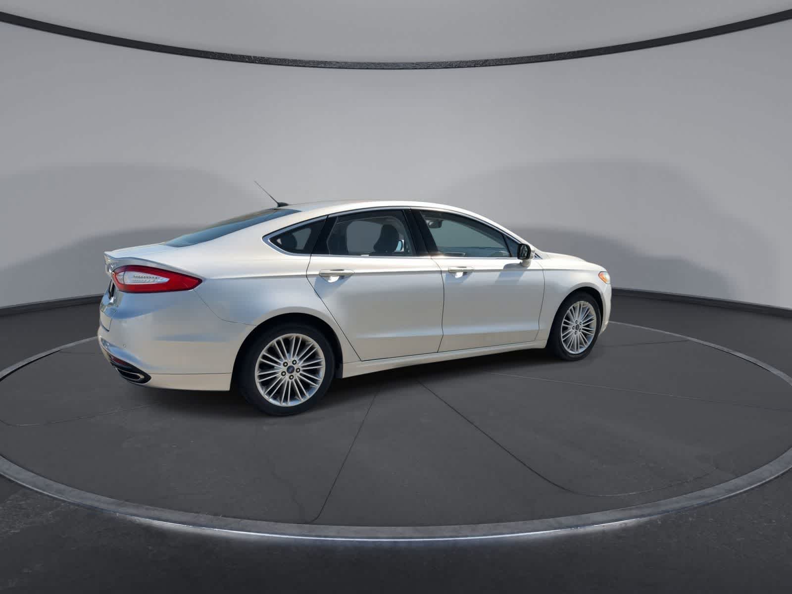 Thumbnail: 2016 Ford Fusion - 8