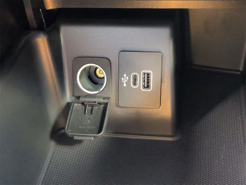 Thumbnail: 2025 Ford Explorer - 32