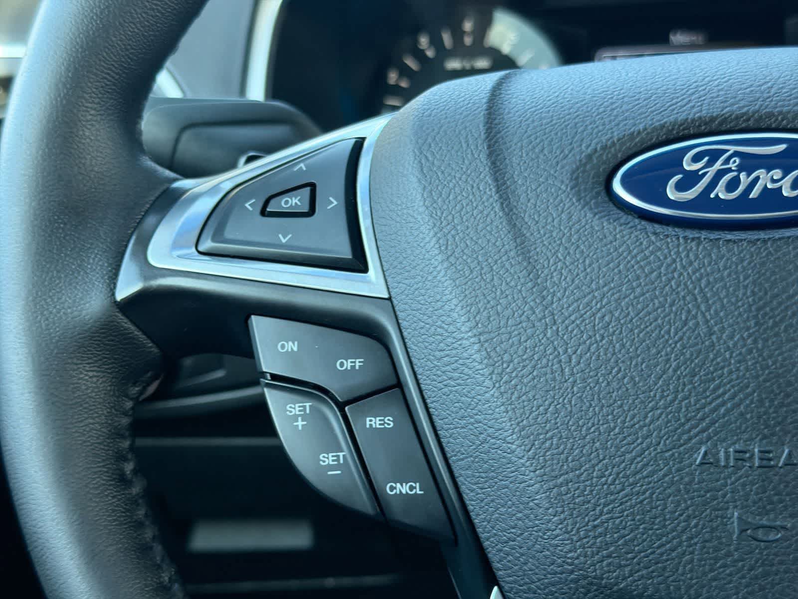 Thumbnail: 2016 Ford Edge - 24