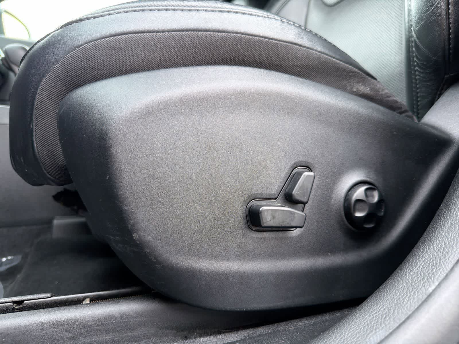 Thumbnail: 2019 Jeep Cherokee - 18