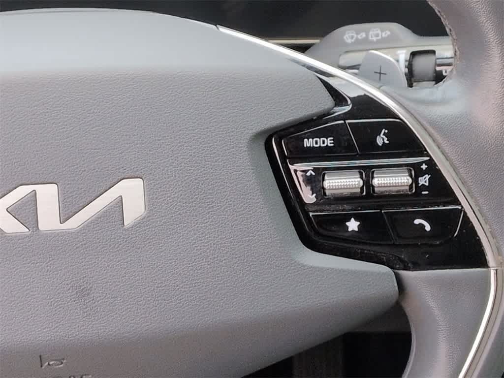 Thumbnail: 2023 Kia Niro - 25