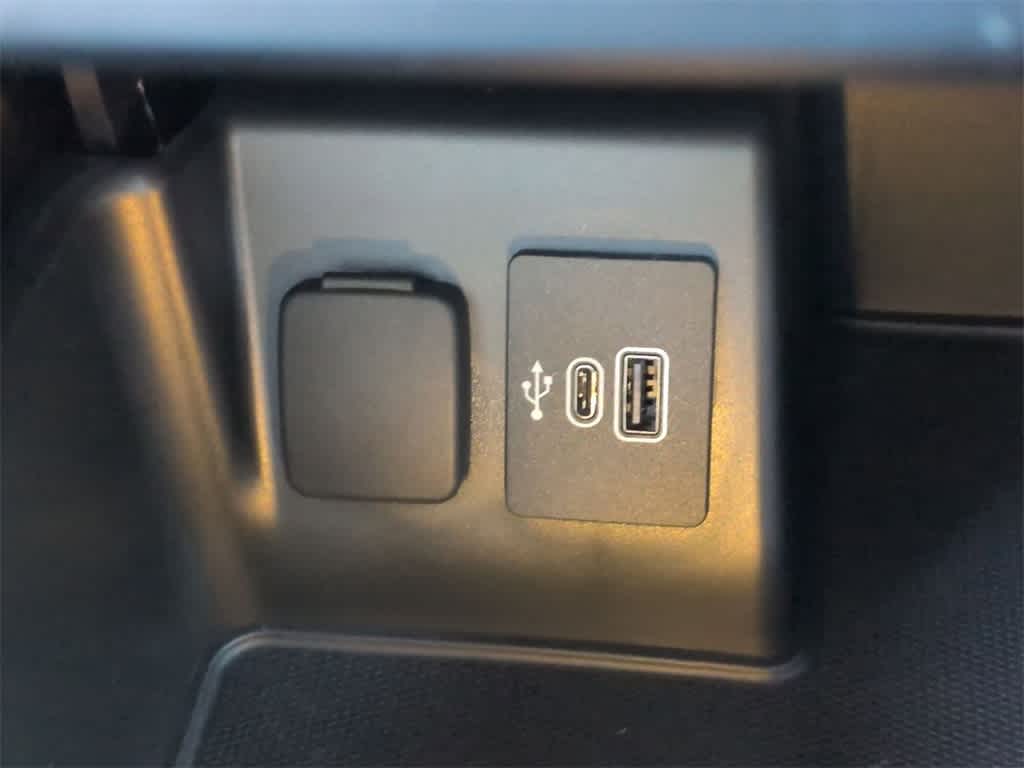 Thumbnail: 2025 Ford Explorer - 32