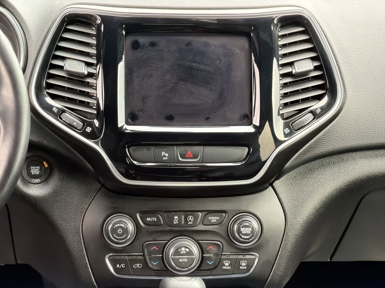 Thumbnail: 2019 Jeep Cherokee - 28