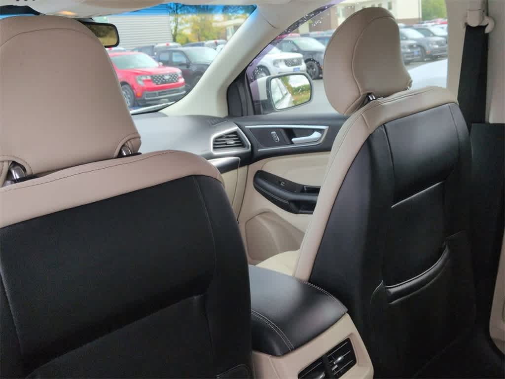 Thumbnail: 2016 Ford Edge - 19
