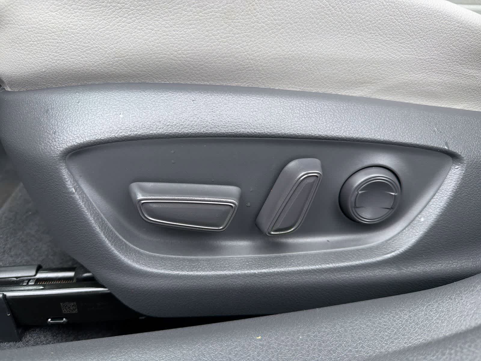 Thumbnail: 2019 Toyota Camry - 18