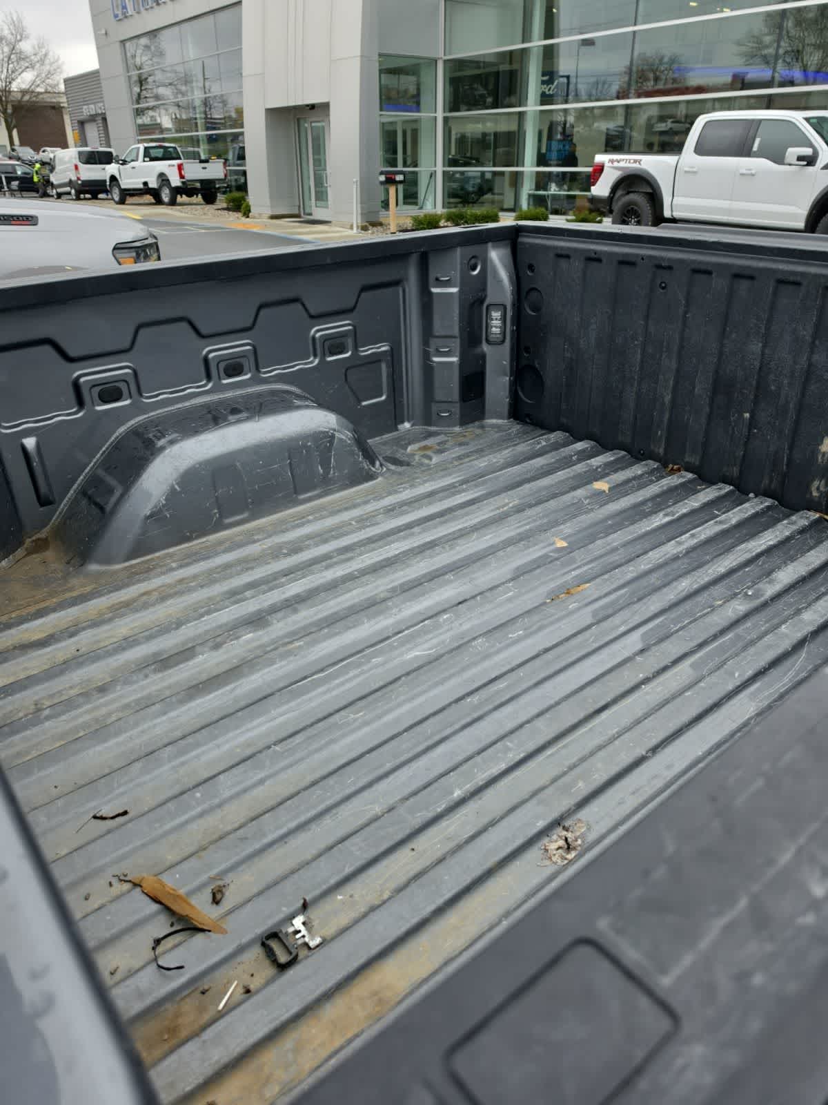 Thumbnail: 2022 Chevrolet Silverado 1500 - 3