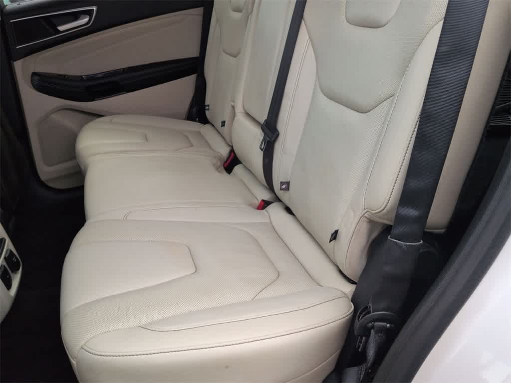 Thumbnail: 2016 Ford Edge - 21