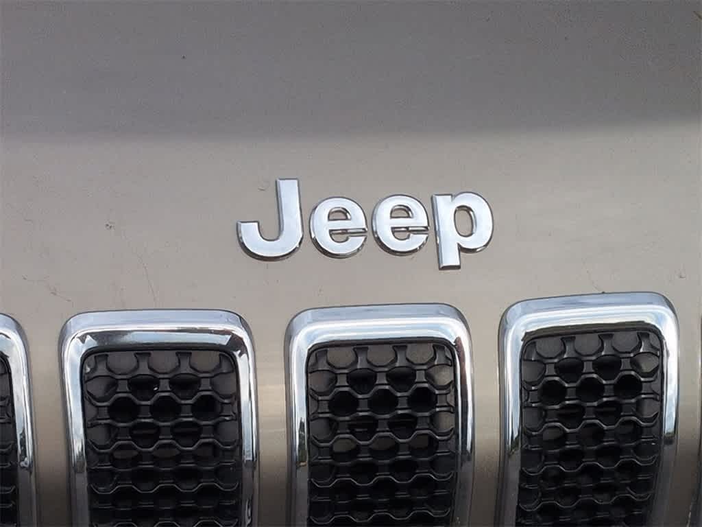 Thumbnail: 2019 Jeep Cherokee - 12