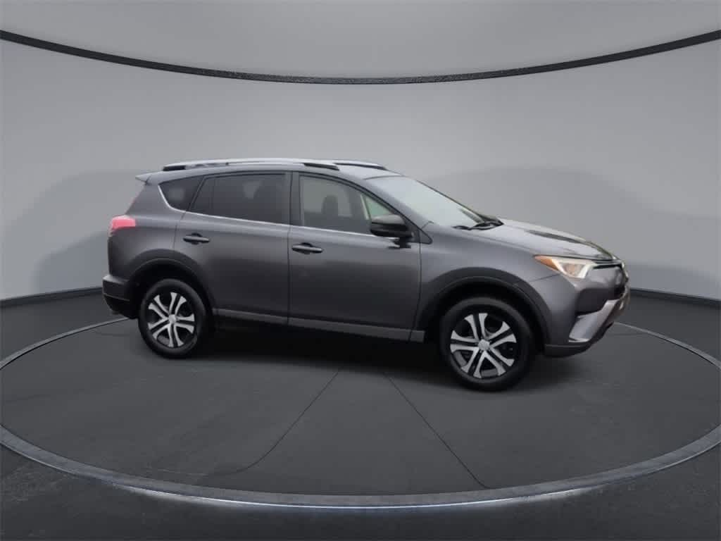 Thumbnail: 2016 Toyota RAV4 - 9