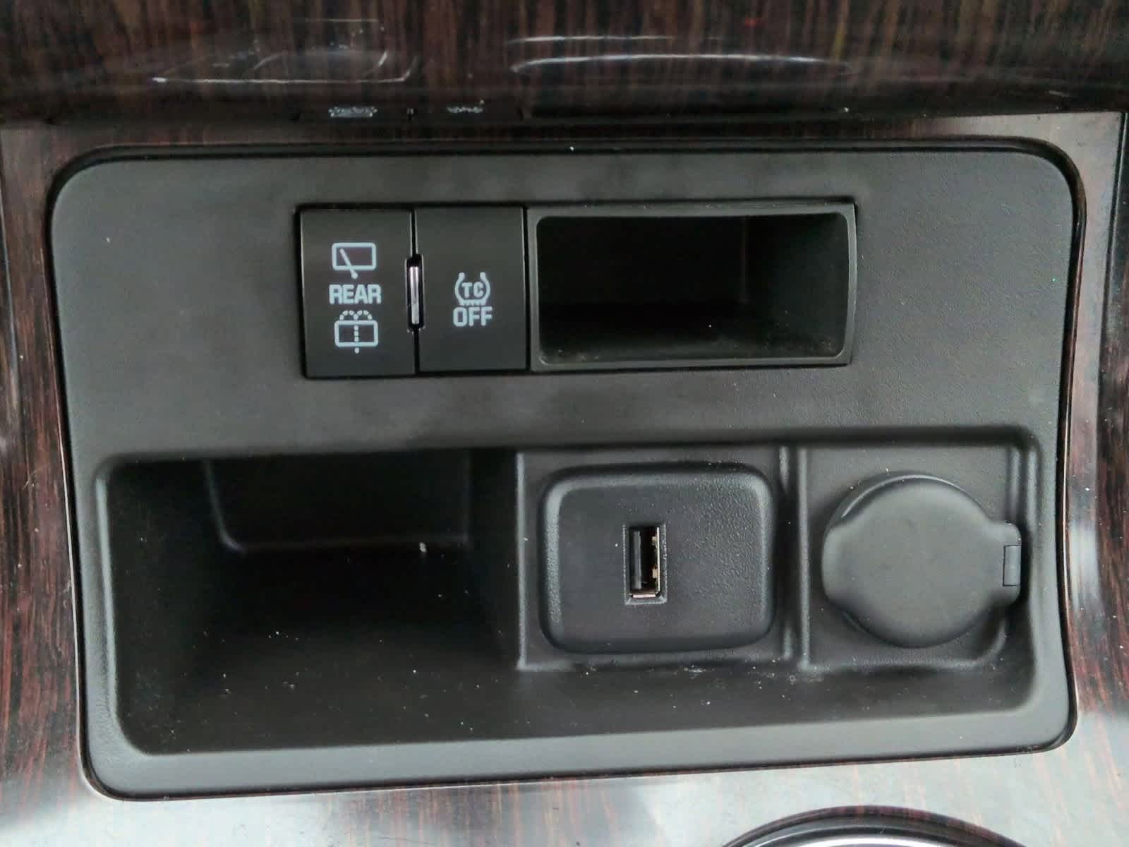 Thumbnail: 2017 Chevrolet Traverse - 23