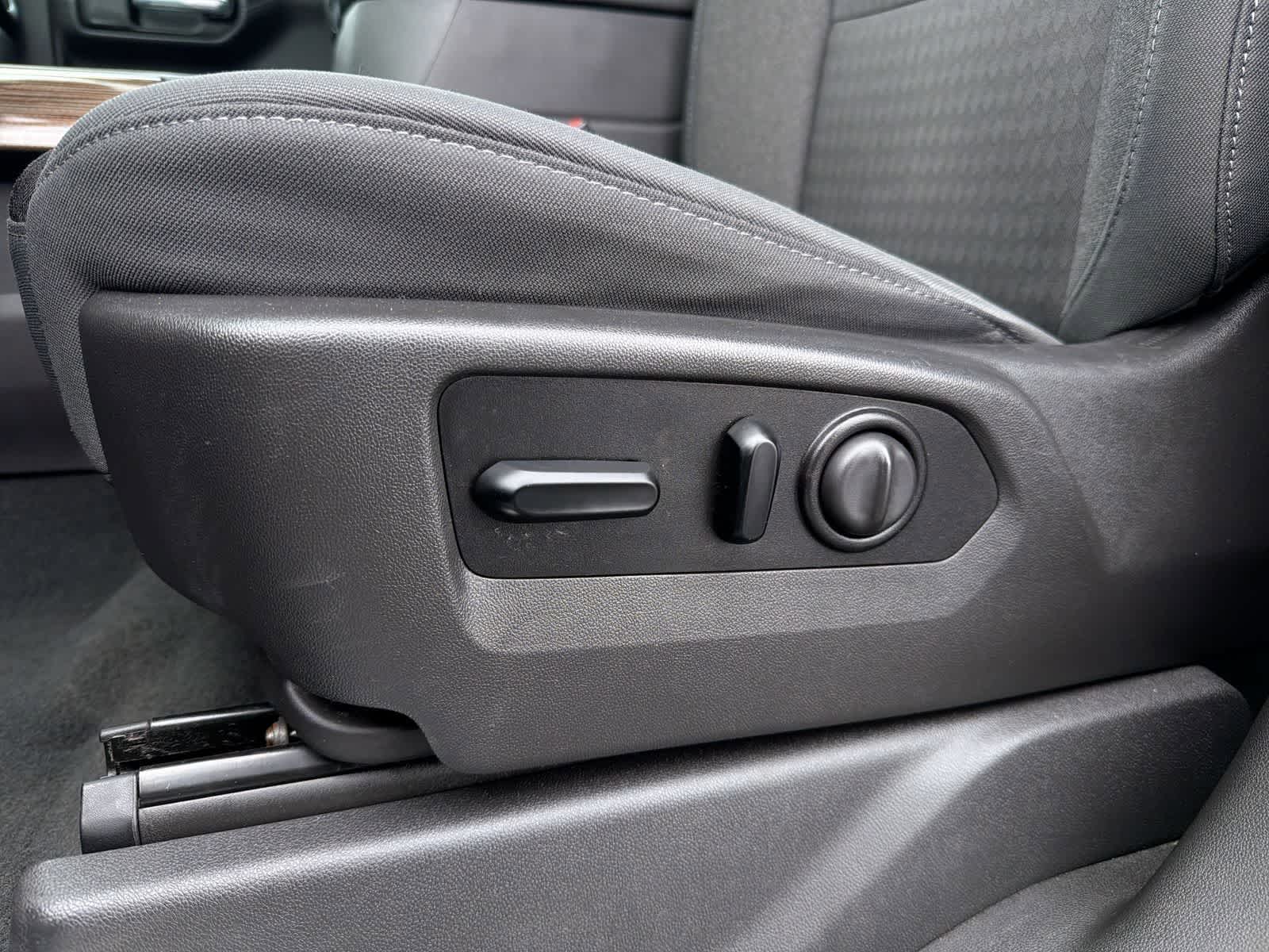 Thumbnail: 2021 Chevrolet Silverado 1500 - 18