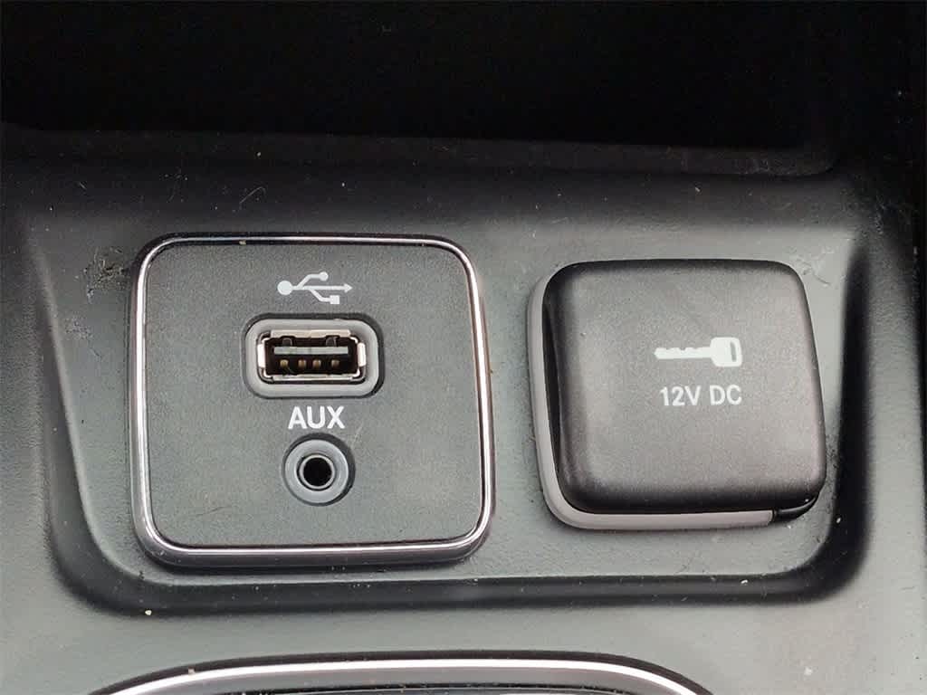 Thumbnail: 2019 Jeep Cherokee - 31