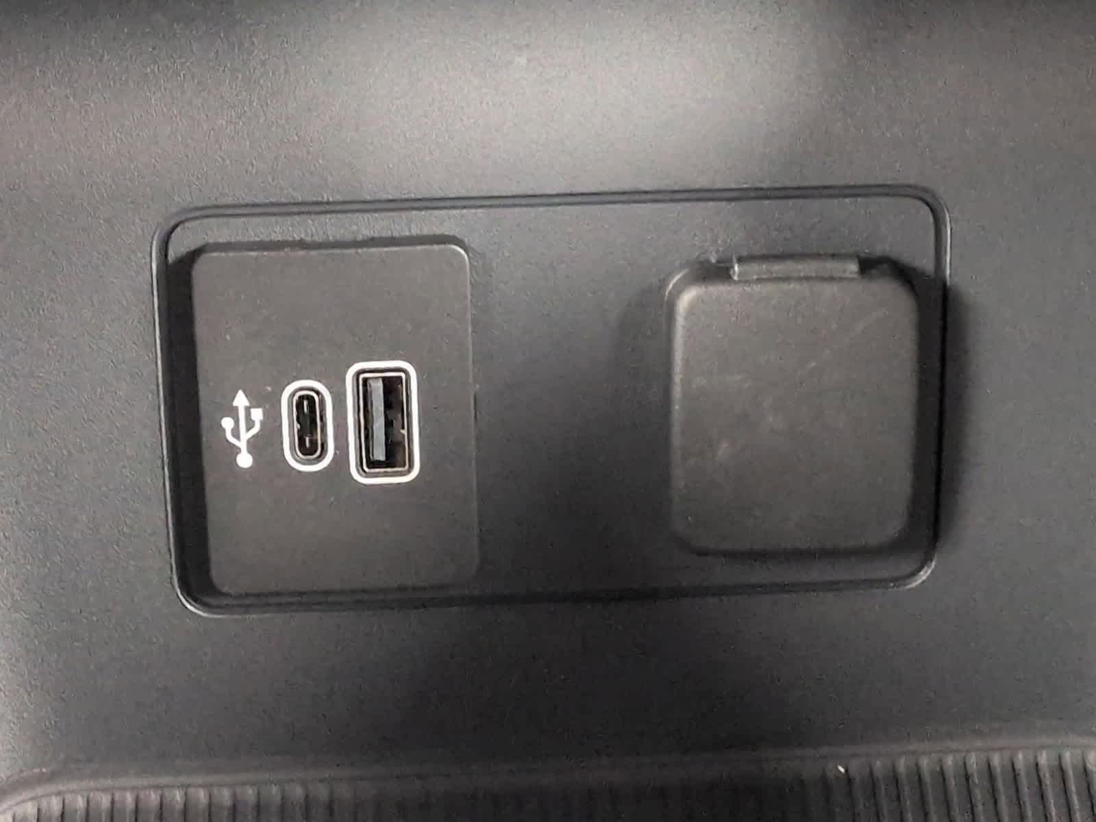 Thumbnail: 2026 Ford Explorer - 34