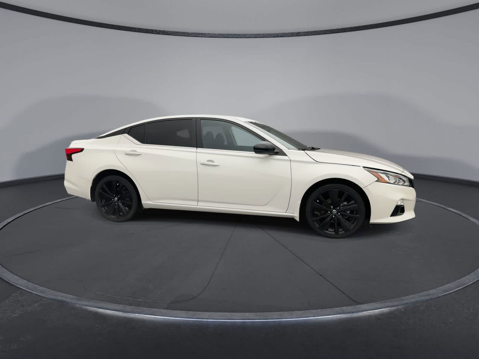 Thumbnail: 2022 Nissan Altima - 9