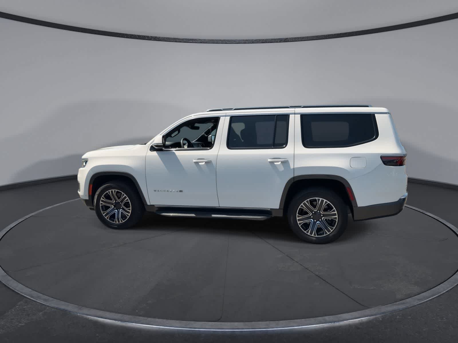 Thumbnail: 2022 Jeep Wagoneer - 4