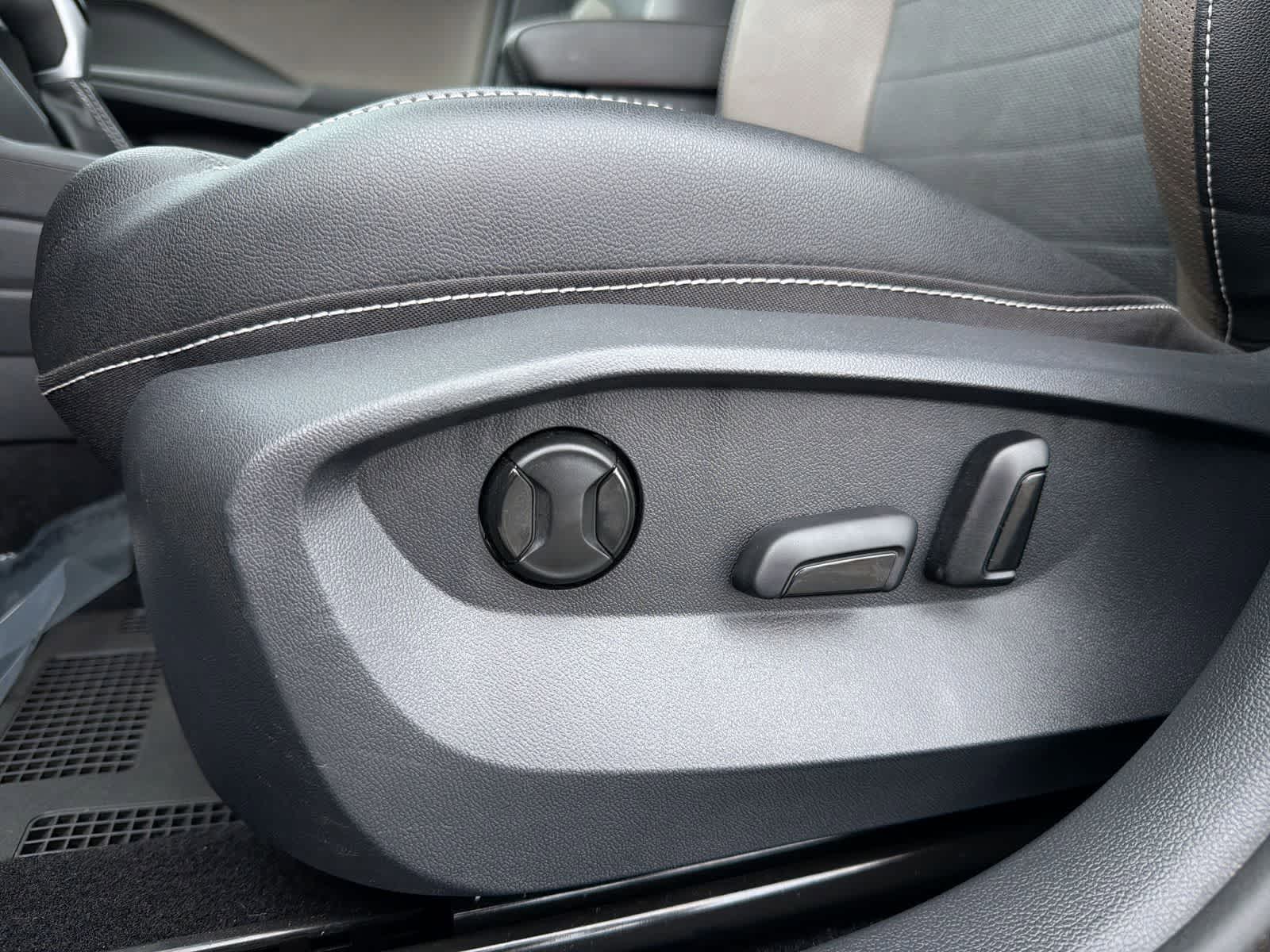 Thumbnail: 2023 Volkswagen Taos - 19