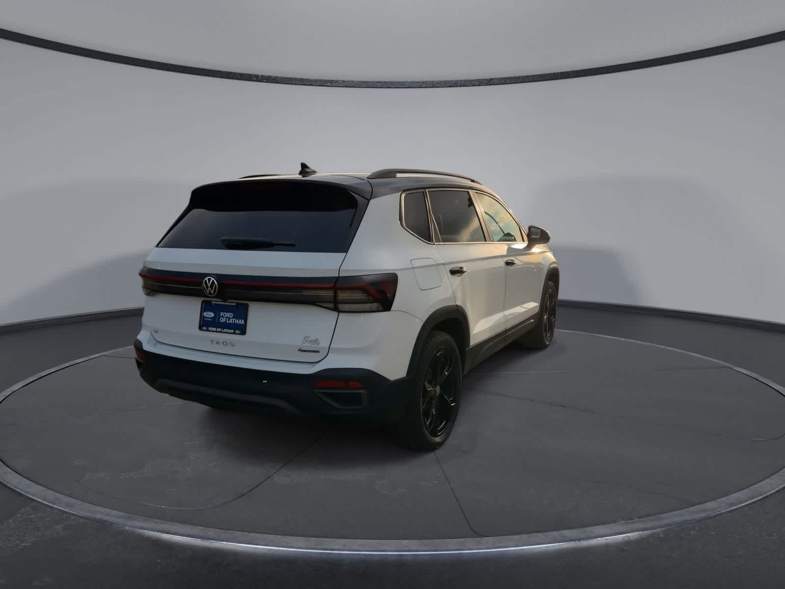 Thumbnail: 2025 Volkswagen Taos - 8