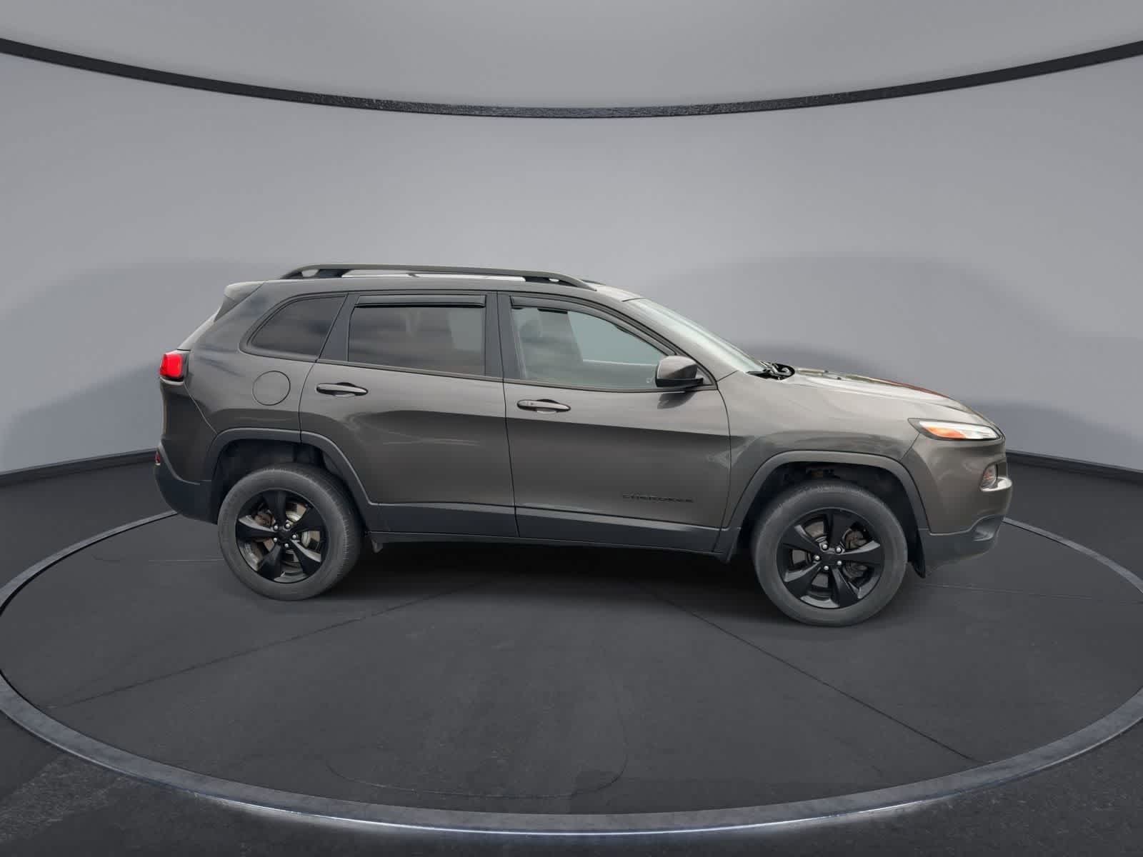 Thumbnail: 2016 Jeep Cherokee - 9
