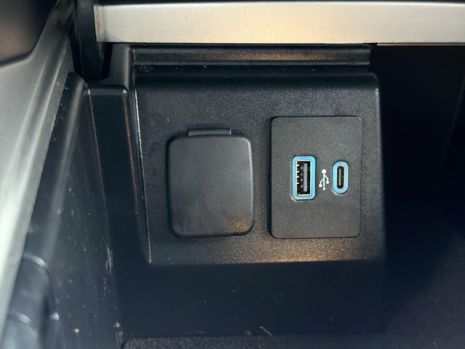 Thumbnail: 2023 Ford Explorer - 34