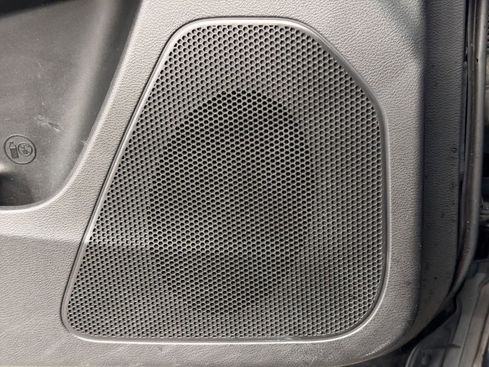 Thumbnail: 2019 Jeep Cherokee - 30