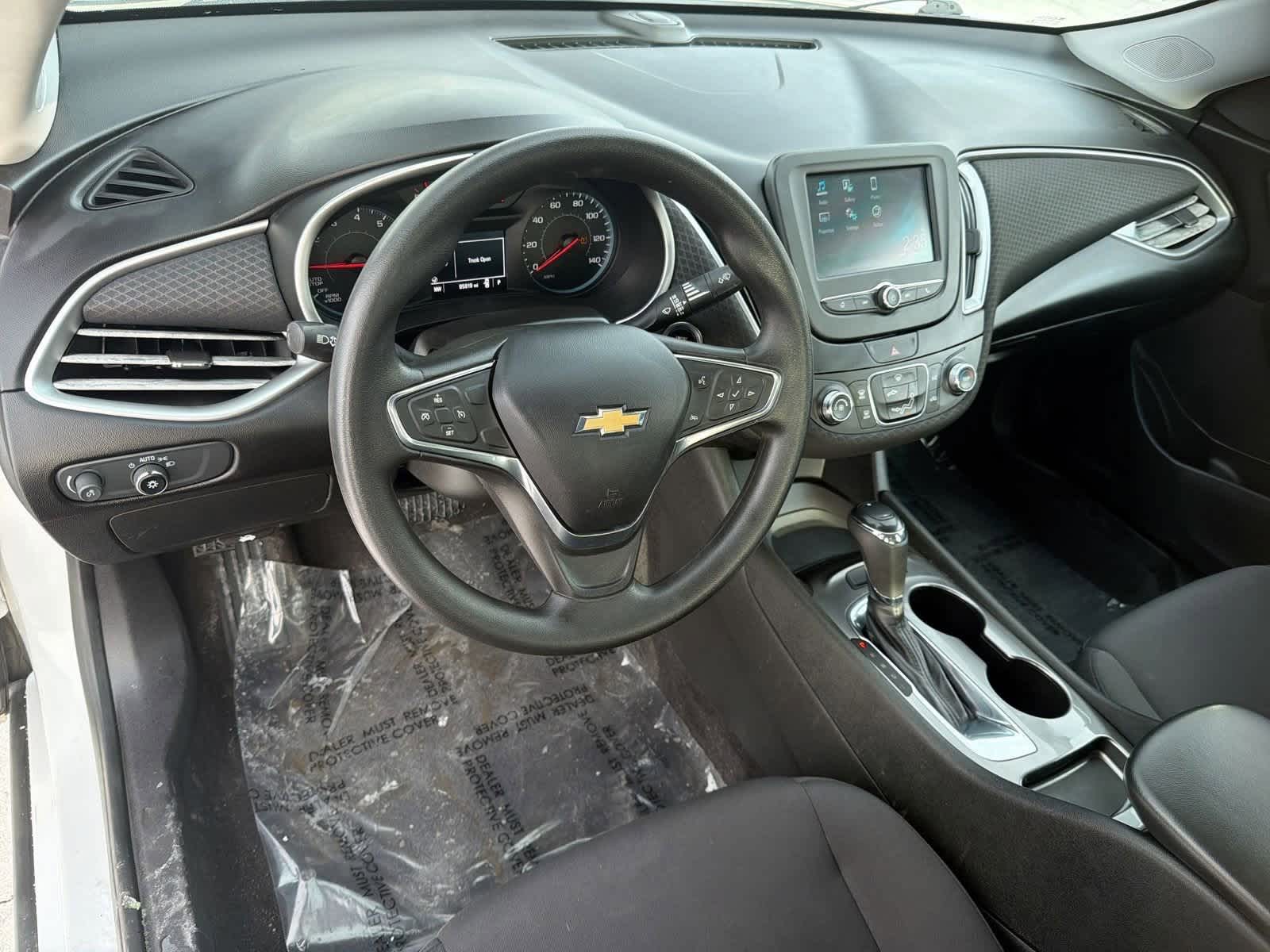 Thumbnail: 2017 Chevrolet Malibu - 10