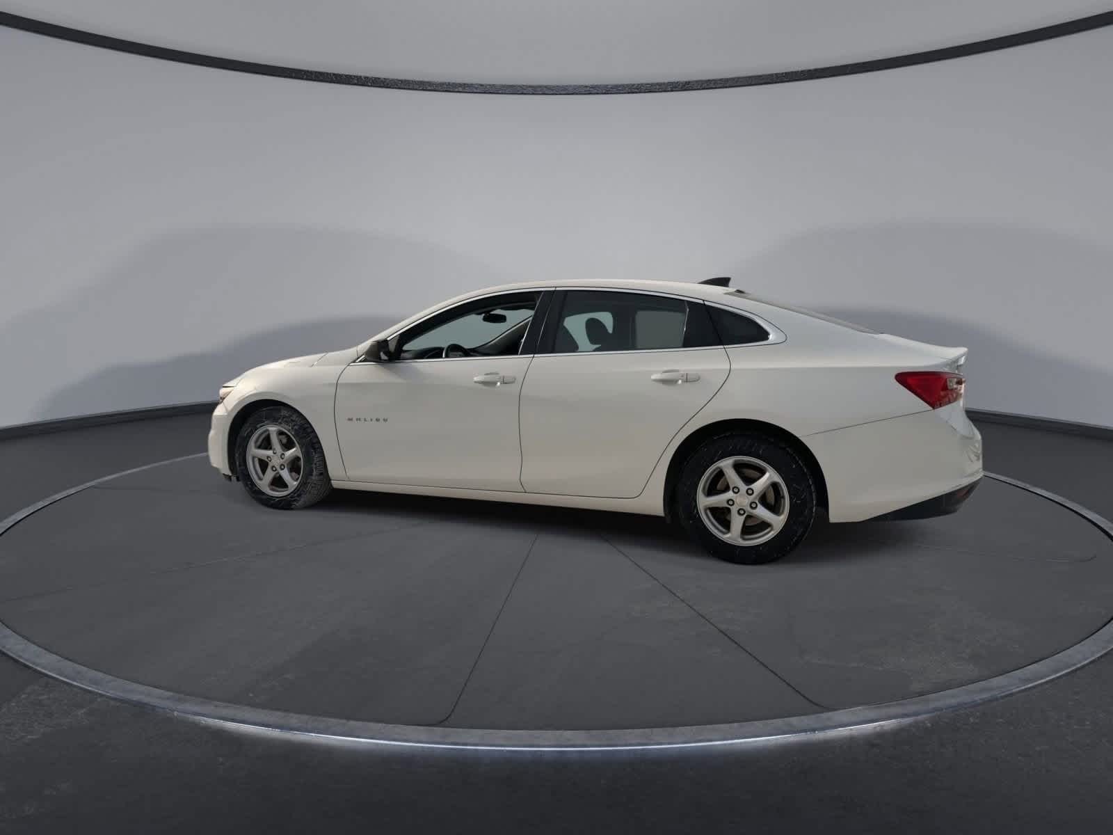 Thumbnail: 2017 Chevrolet Malibu - 6