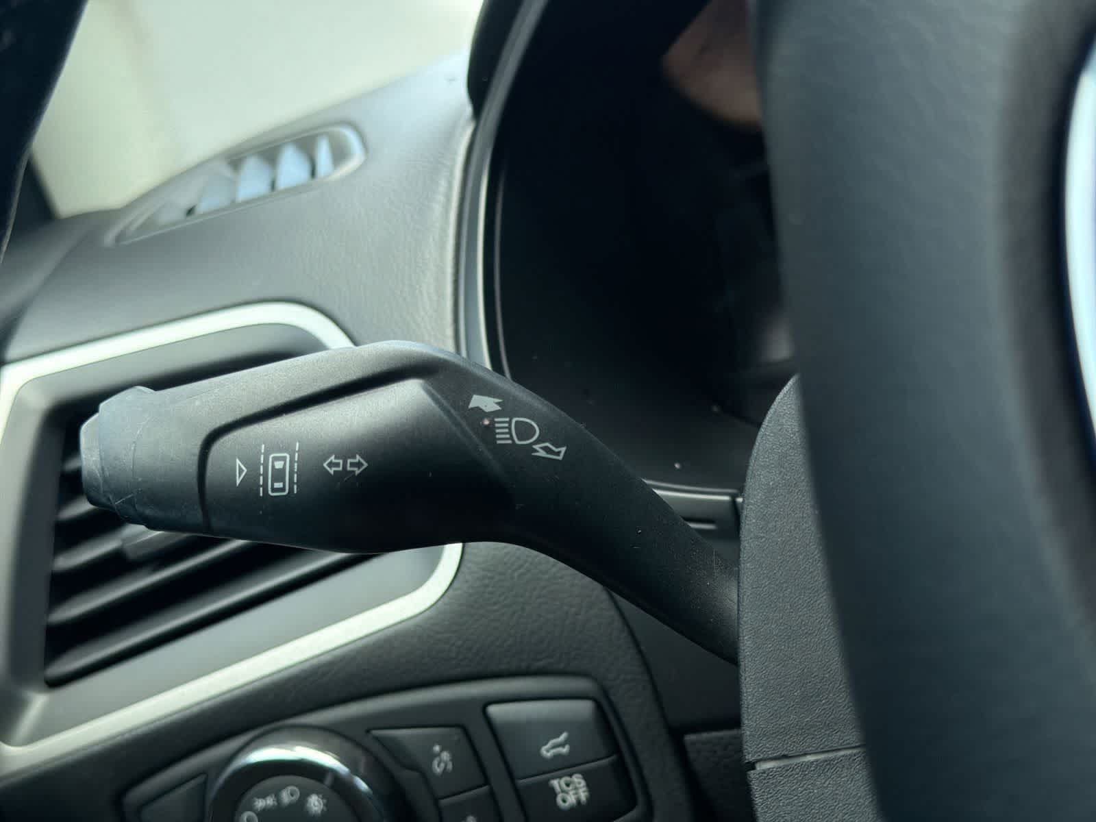 Thumbnail: 2022 Ford Edge - 28