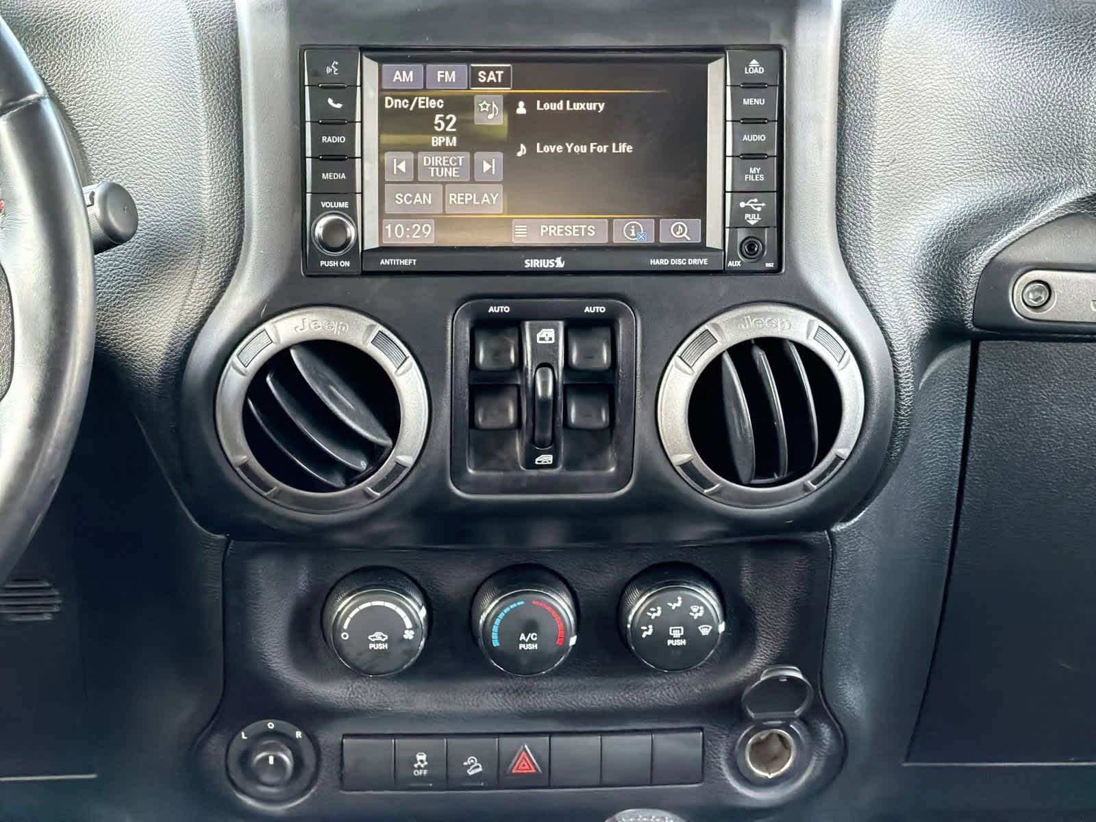 Thumbnail: 2016 Jeep Wrangler - 29