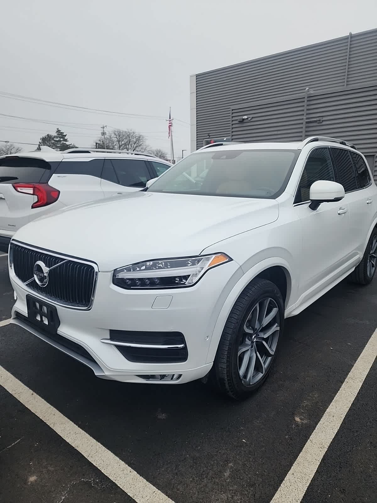 2018 Volvo XC90 T6 Momentum -
                  Latham, NY