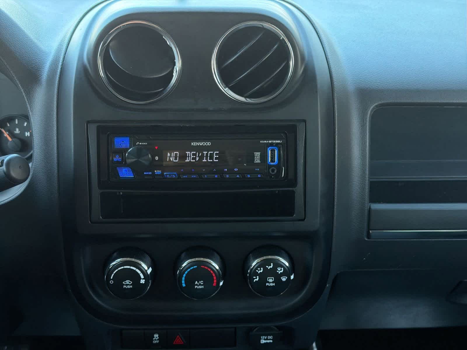 Thumbnail: 2016 Jeep Patriot - 28