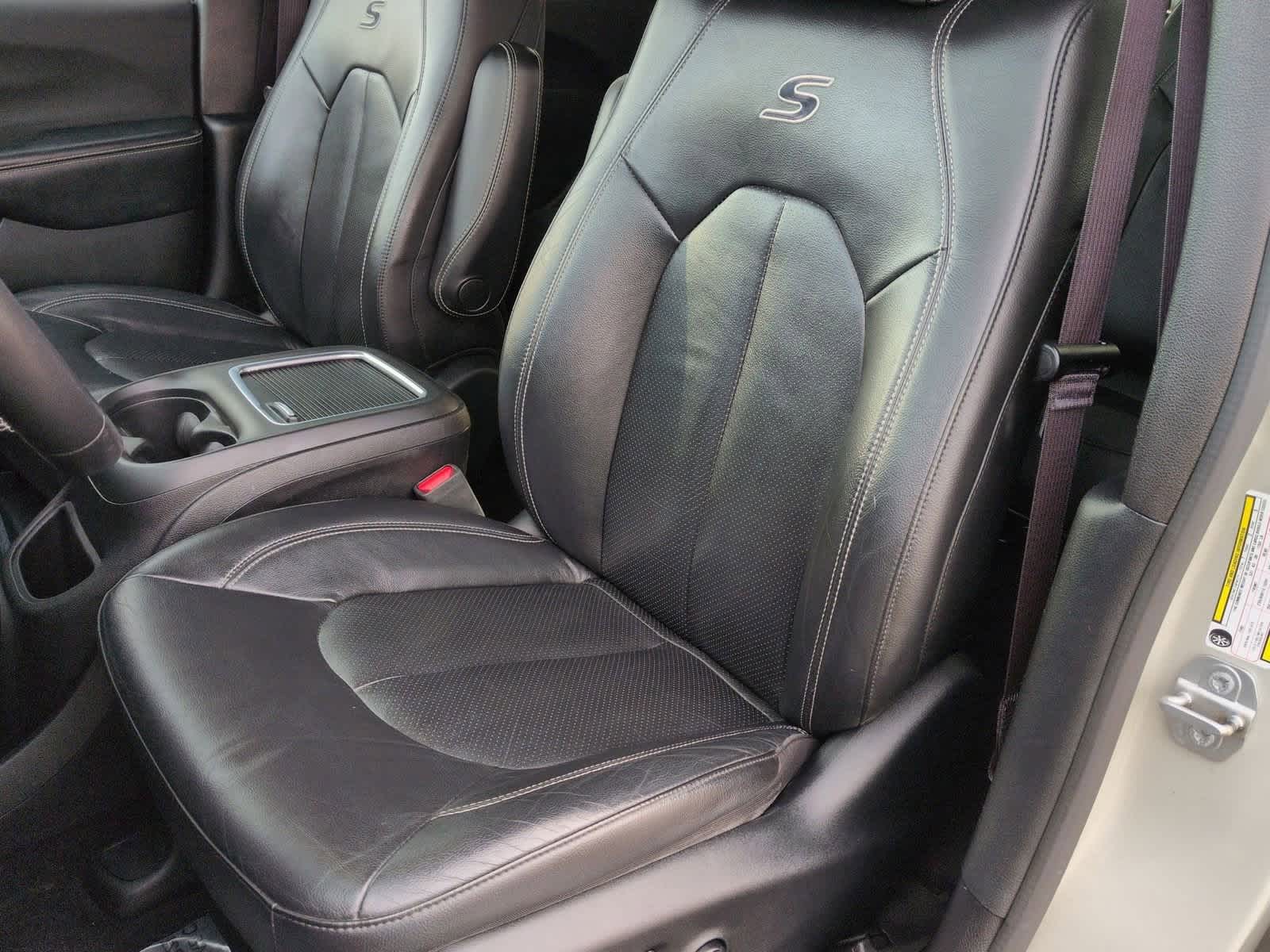 Thumbnail: 2020 Chrysler Pacifica - 17