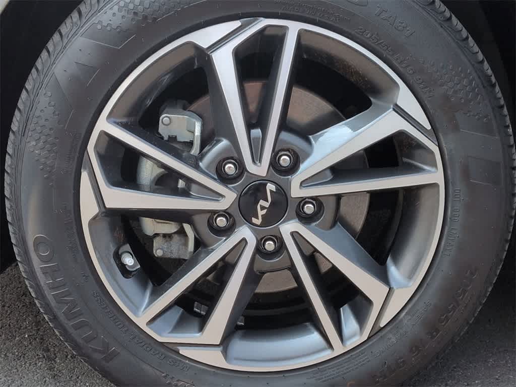 Thumbnail: 2022 Kia Forte - 14