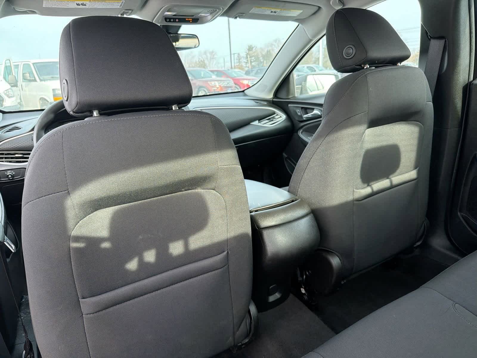 Thumbnail: 2017 Chevrolet Malibu - 19