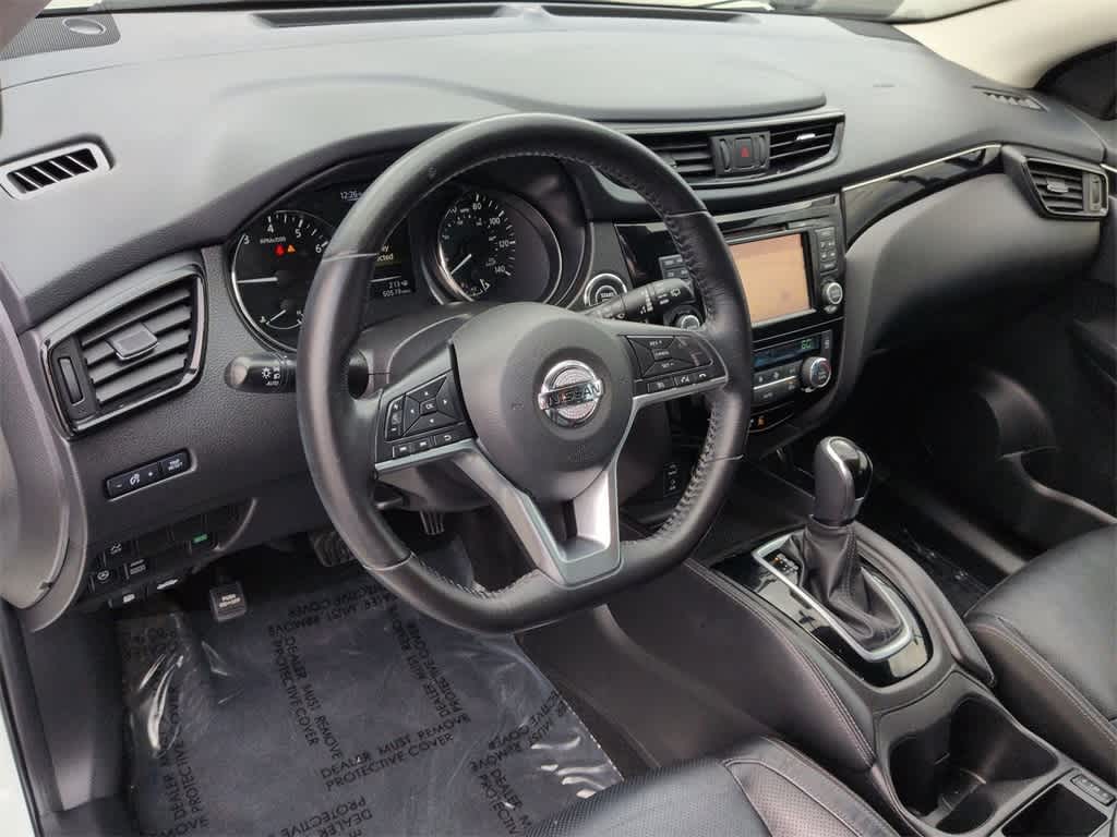 Thumbnail: 2017 Nissan Rogue Sport - 10