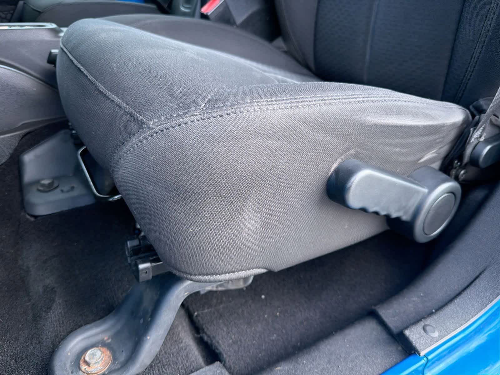 Thumbnail: 2016 Jeep Wrangler - 18