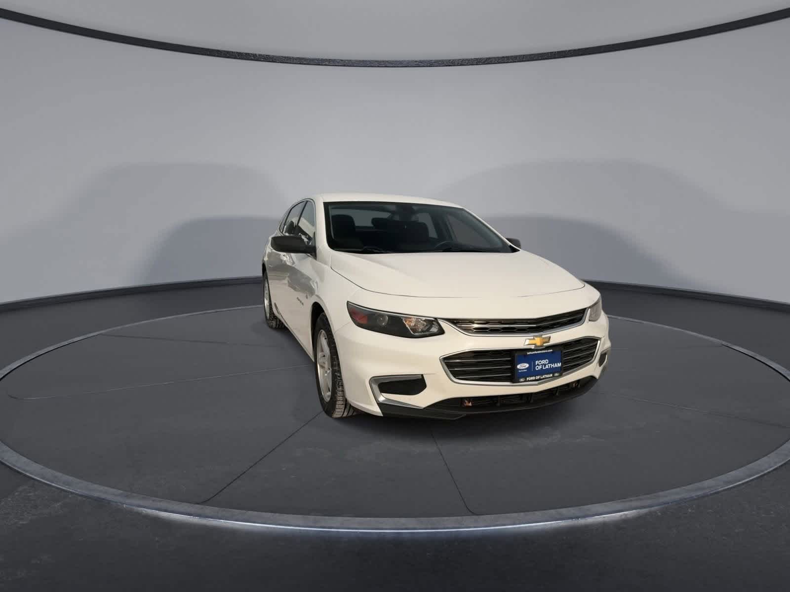 Thumbnail: 2017 Chevrolet Malibu - 3