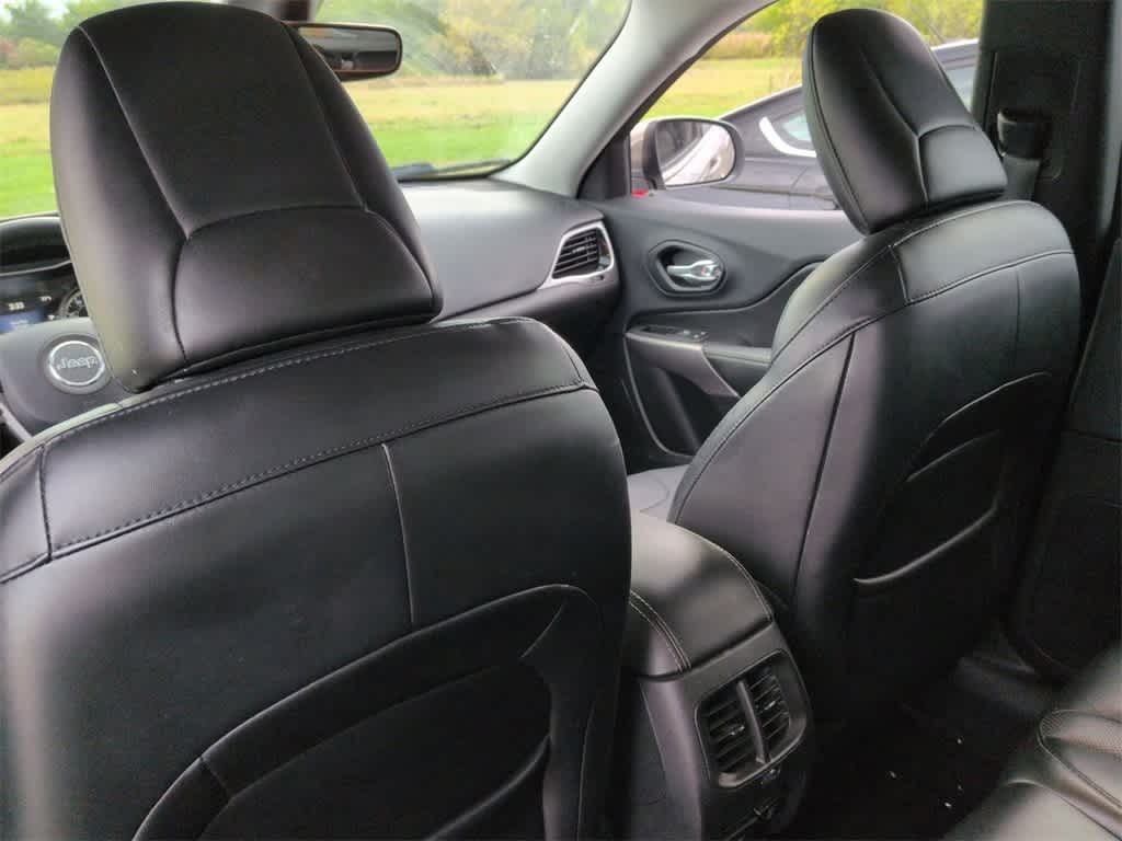 Thumbnail: 2019 Jeep Cherokee - 19