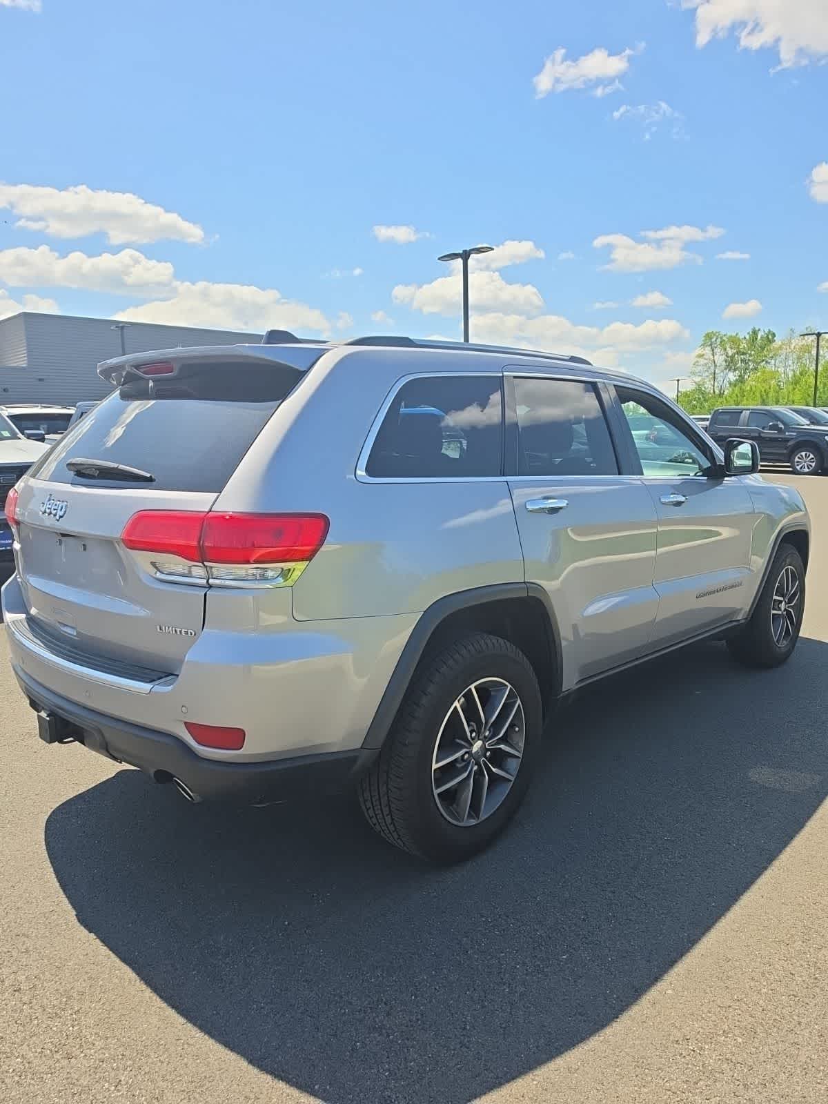 Thumbnail: 2018 Jeep Grand Cherokee - 3