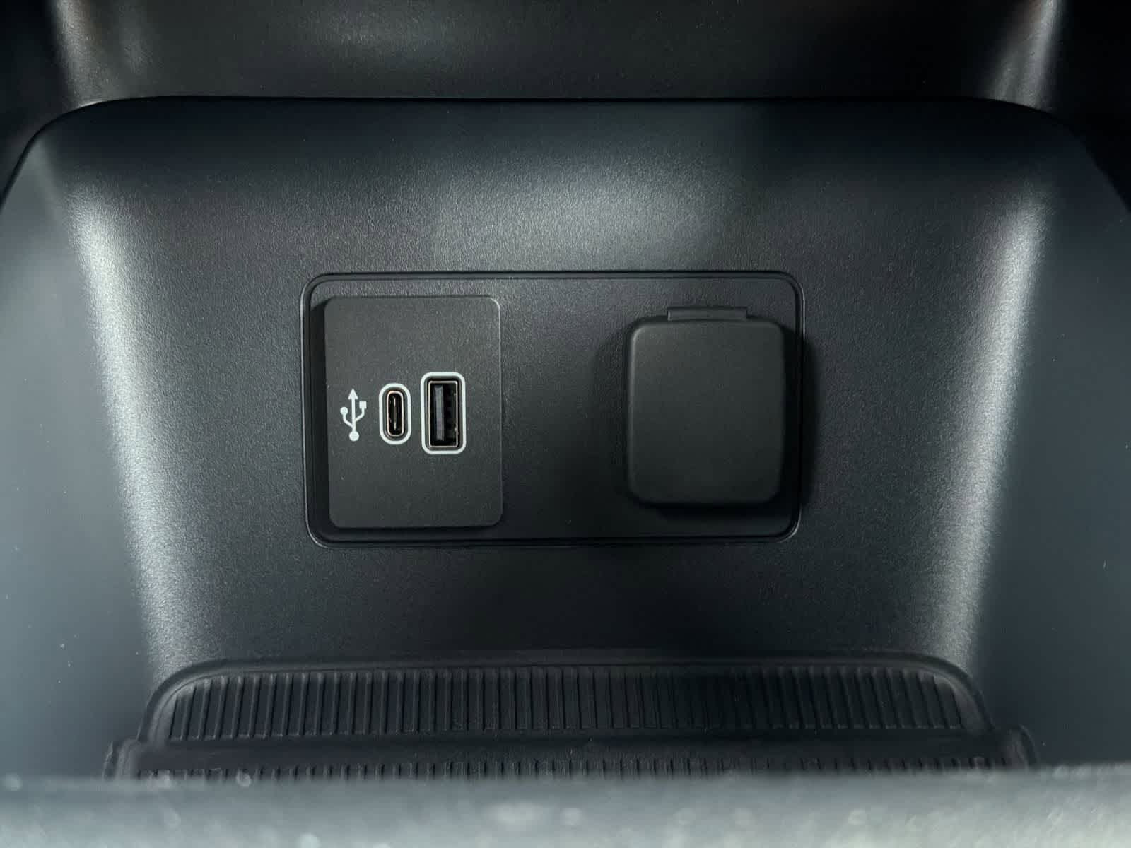 Thumbnail: 2026 Ford Explorer - 32