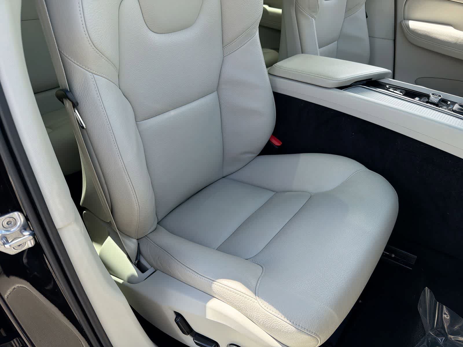 Thumbnail: 2021 Volvo XC60 - 23