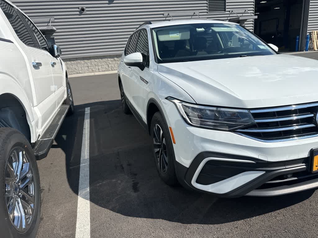 Thumbnail: 2023 Volkswagen Tiguan - 2