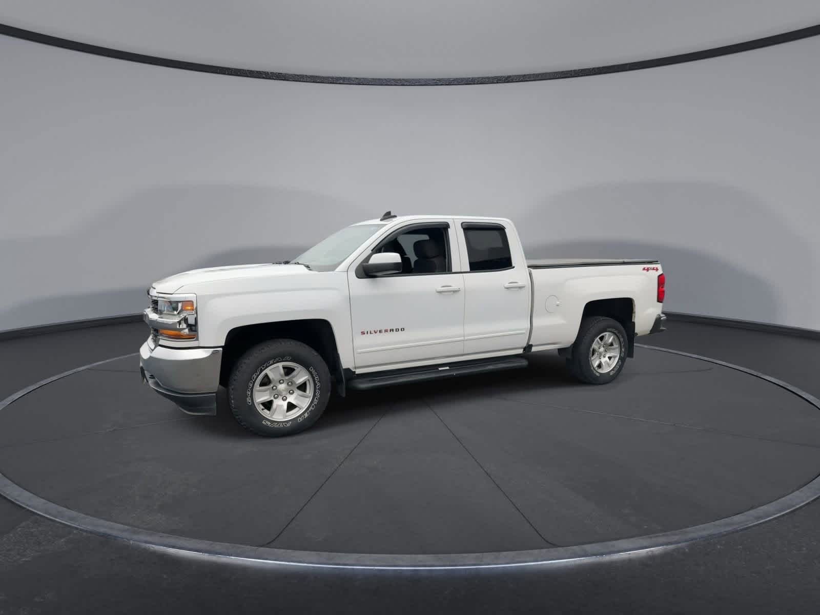 Thumbnail: 2018 Chevrolet Silverado 1500 - 4