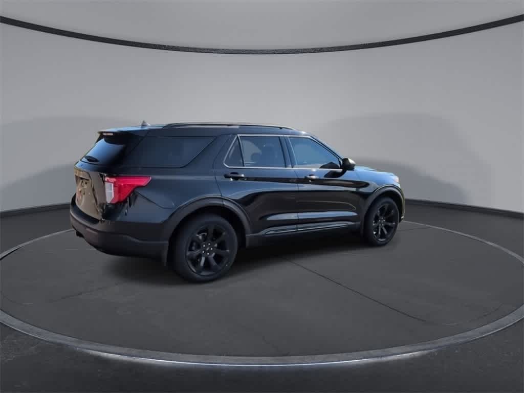 Thumbnail: 2021 Ford Explorer - 8