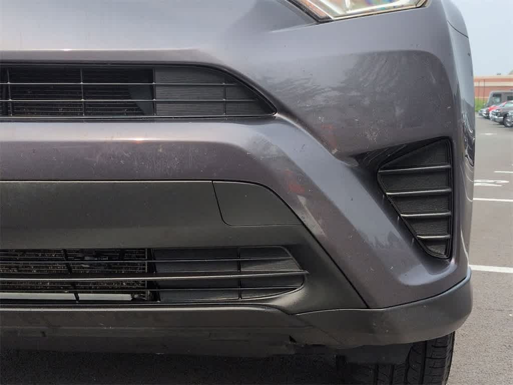 Thumbnail: 2016 Toyota RAV4 - 11