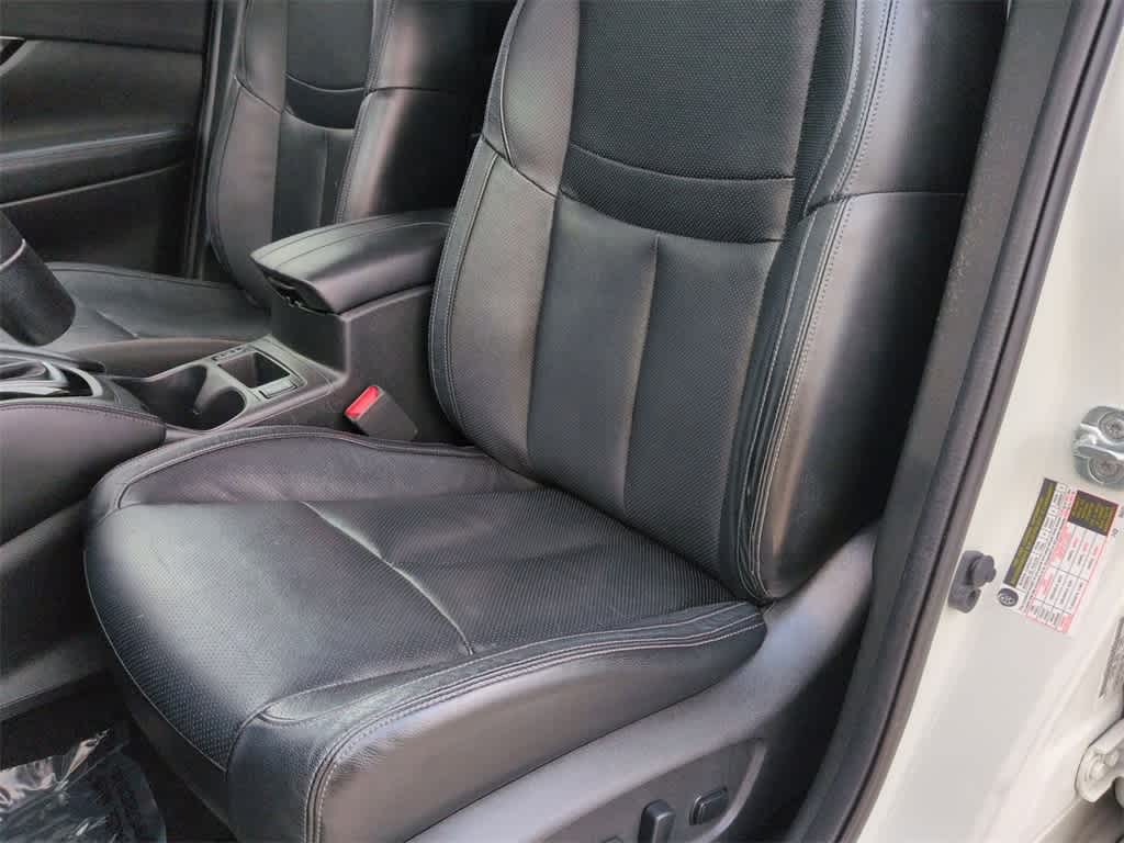 Thumbnail: 2017 Nissan Rogue Sport - 17