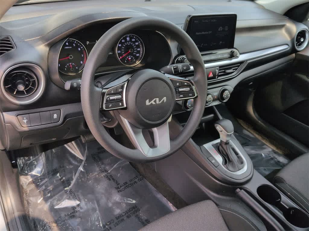 Thumbnail: 2022 Kia Forte - 10