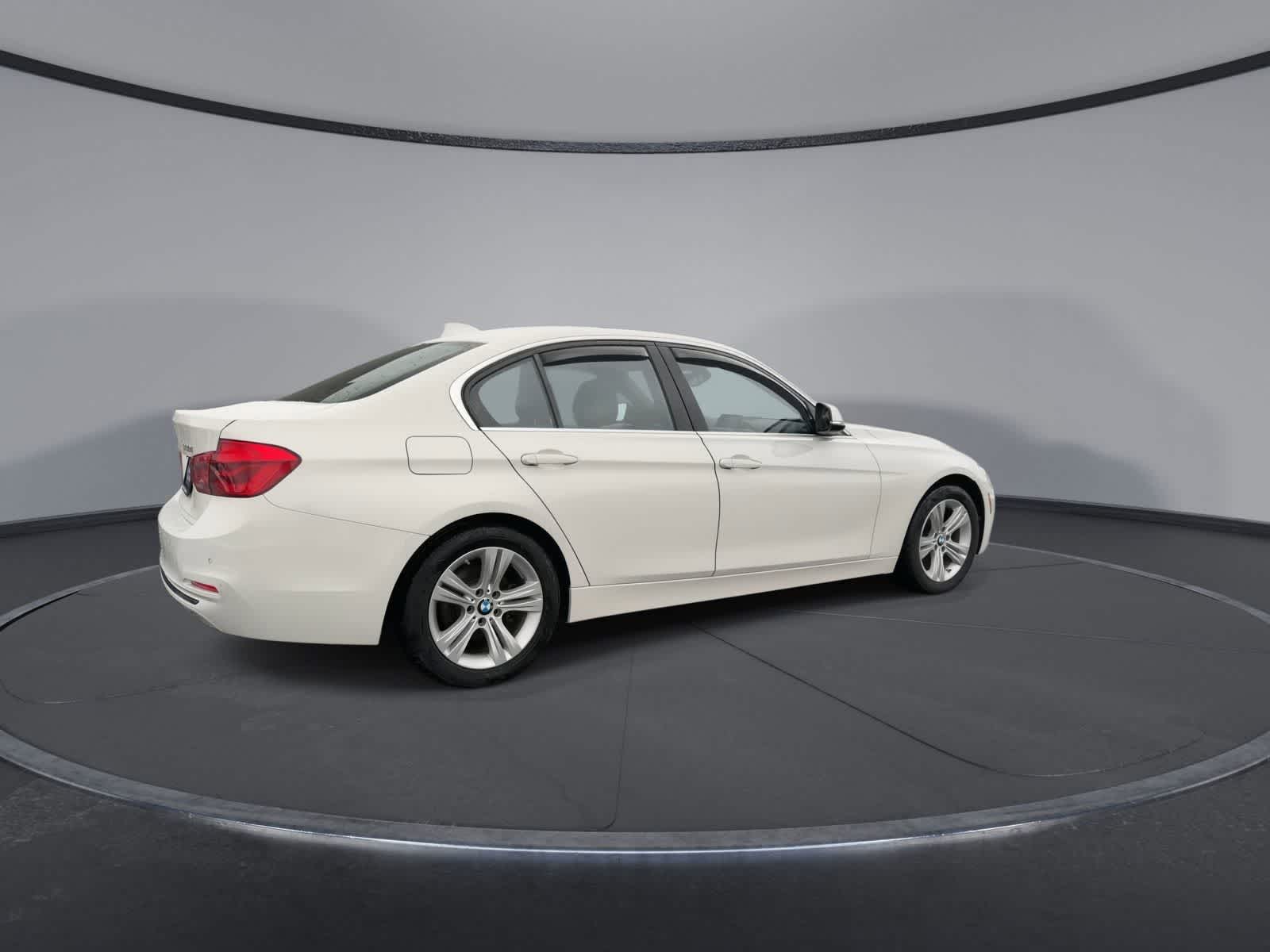 Thumbnail: 2018 BMW 3 Series - 8