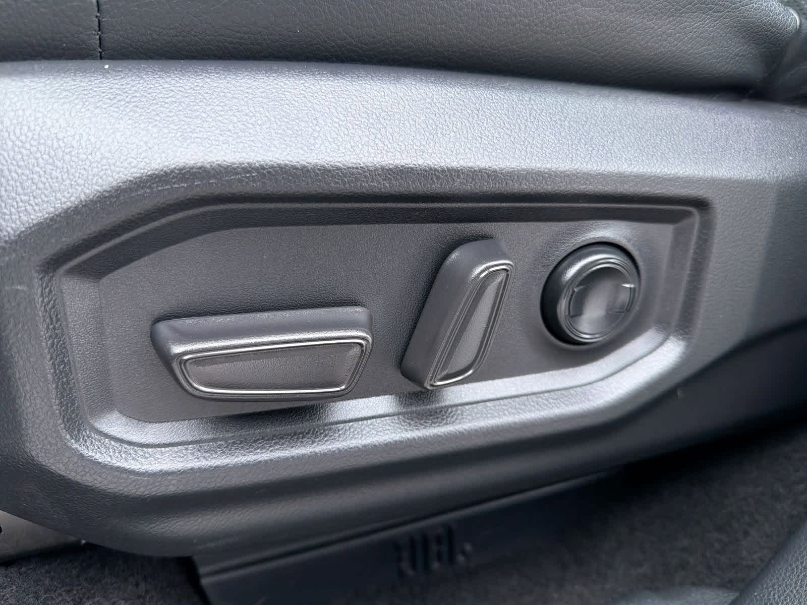 Thumbnail: 2022 Toyota Tundra - 18